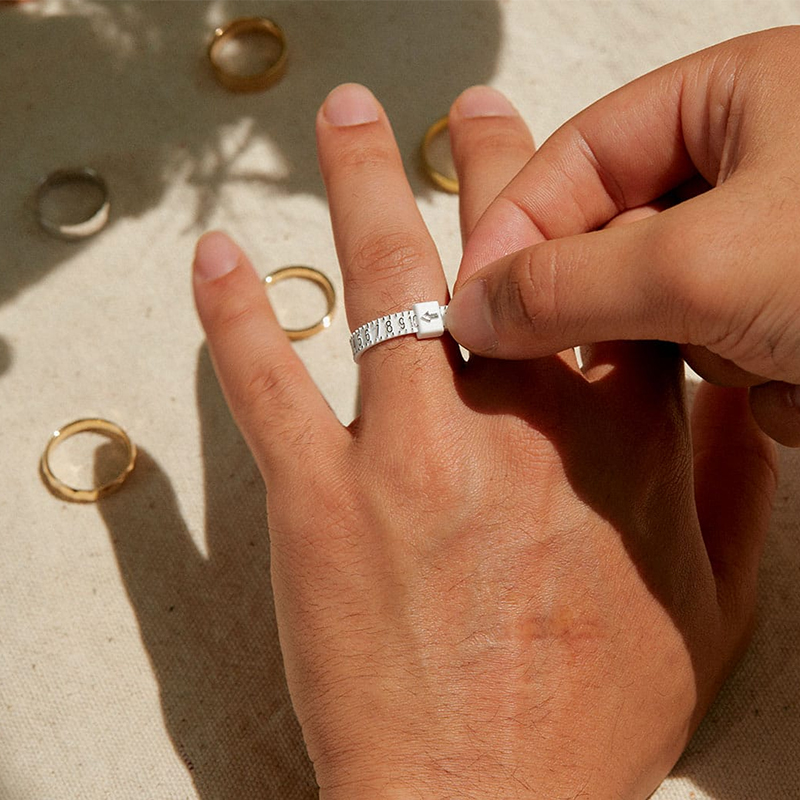 How To Measure and Find Your Wedding Ring Size